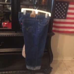 Levi’s Capris with cuff